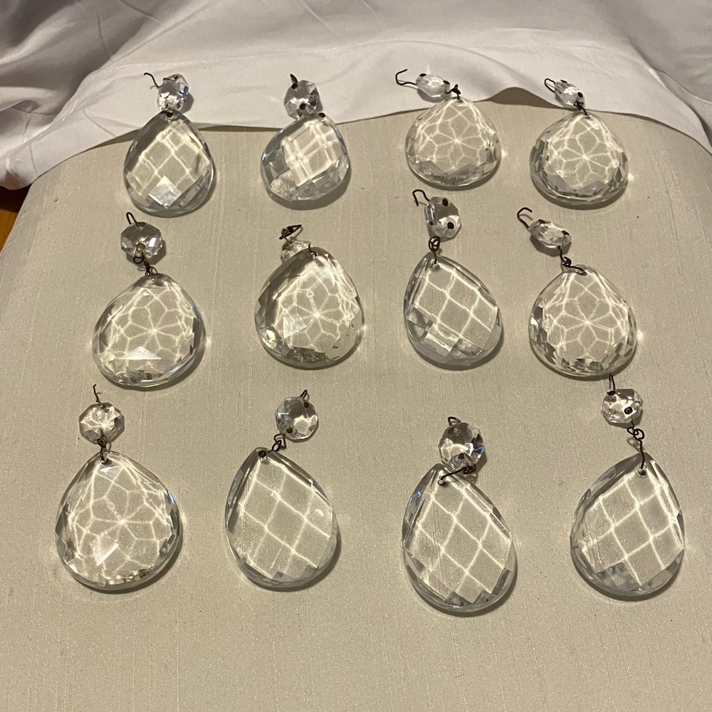 Set of 12. Vintage glass crystals 1.5” with hangers from older chandelier no - Picture 2 of 9